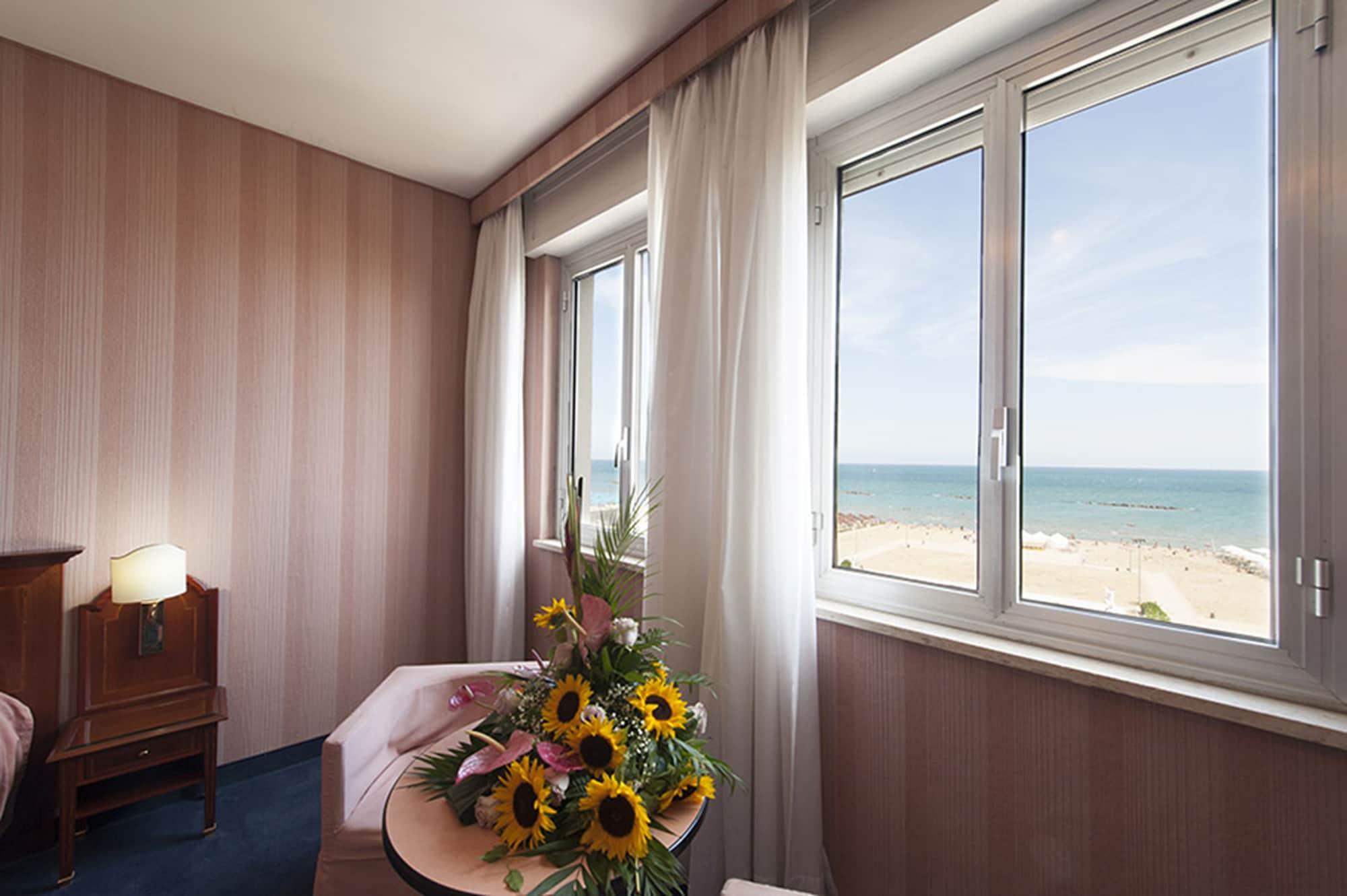Esplanade 4*