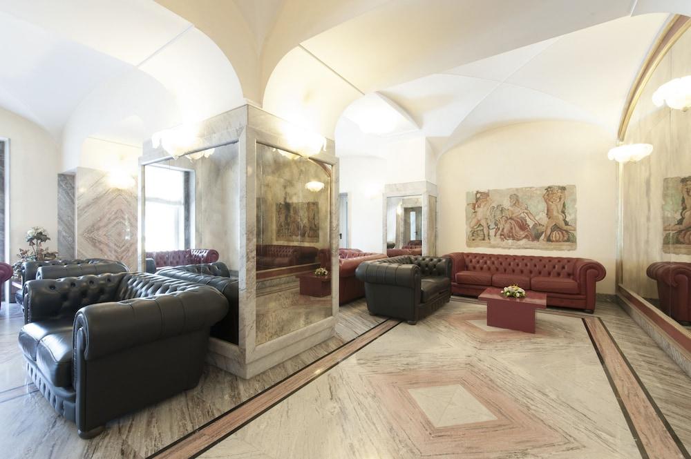 Esplanade Hotel 4*