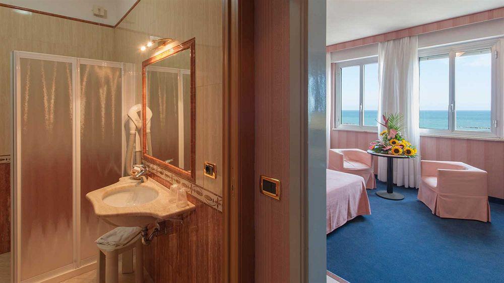 Esplanade 4*